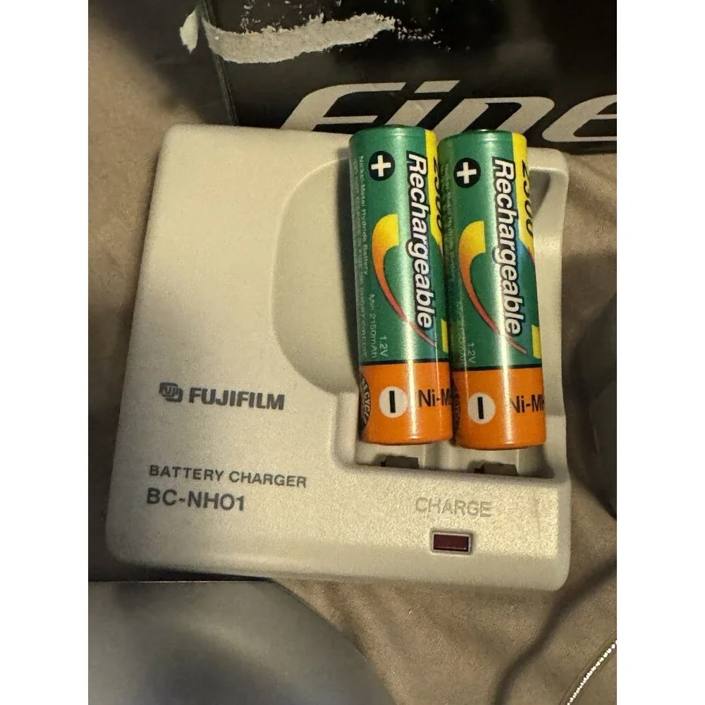 Fujifilm FinePix E550 6.3MP Digital Camera Box Manual Cables Complete Kit